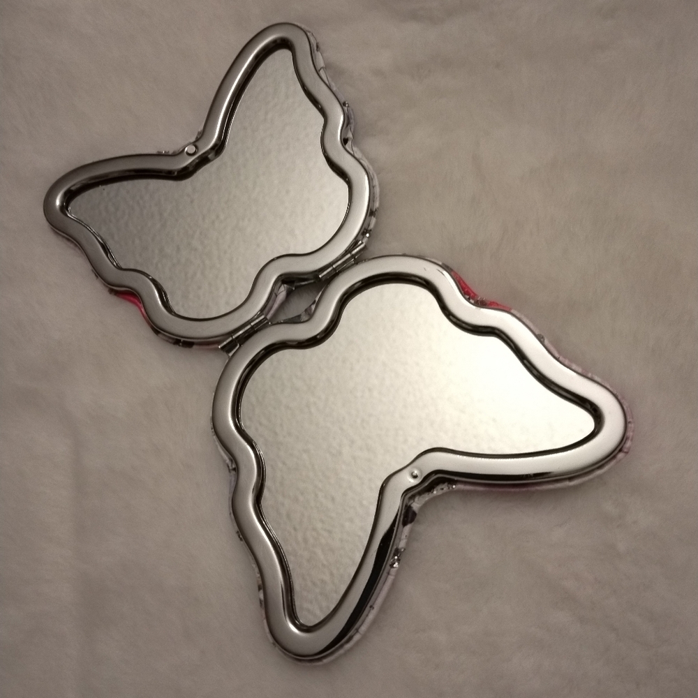 🎉S-HP🎉 3/$15 ✂️ *NIP* Butterfly Shaped Compact Mirror - Picture 3 of 3